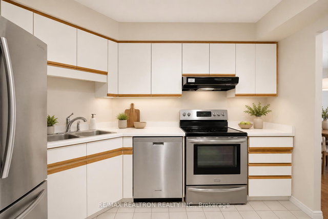 1006 - 695 Richmond Street
