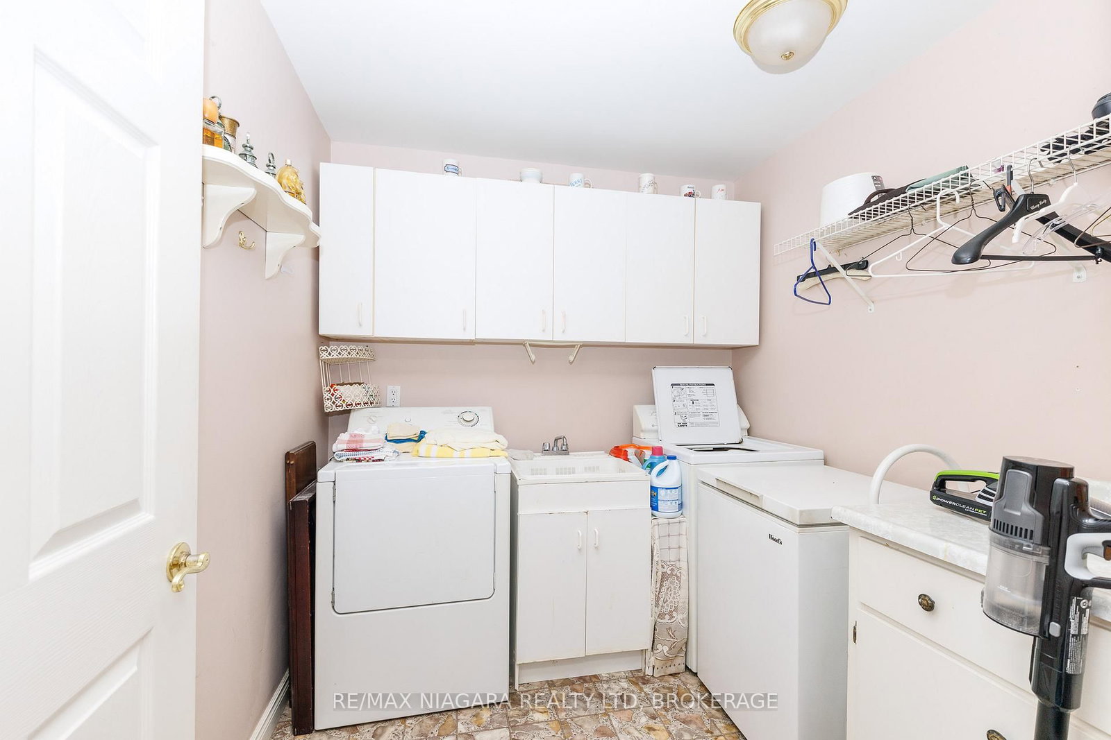 Detached House sold at 2997 Poplar Avenue, Fort Erie, Ontario, L0S 1N0 - Ridgeway - MLS: X13106940