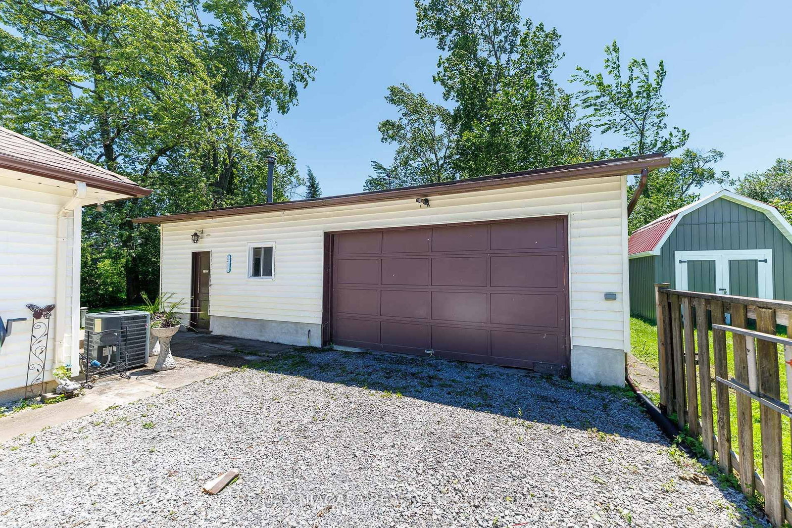 Detached House sold at 2997 Poplar Avenue, Fort Erie, Ontario, L0S 1N0 - Ridgeway - MLS: X13106940