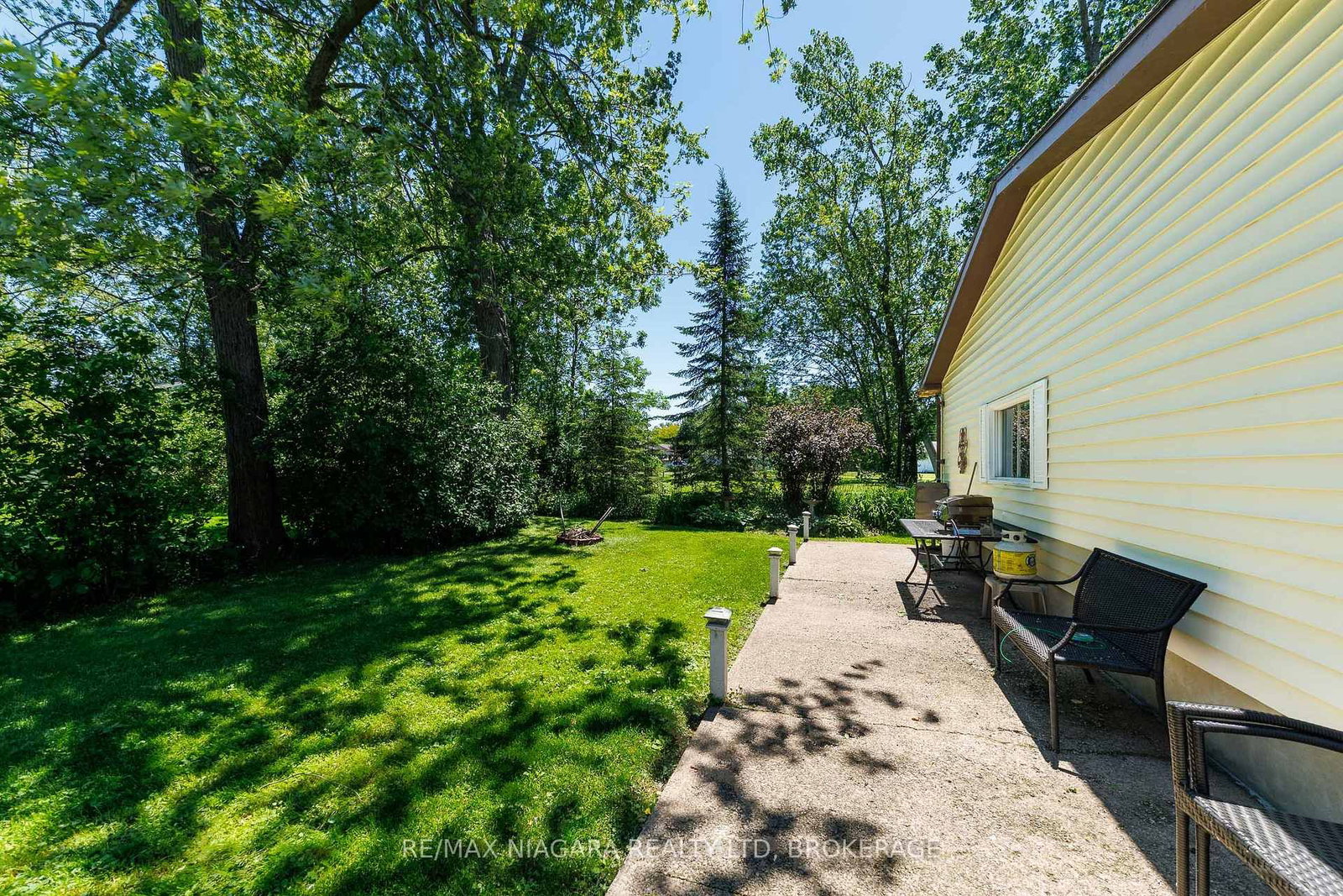 Detached House sold at 2997 Poplar Avenue, Fort Erie, Ontario, L0S 1N0 - Ridgeway - MLS: X13106940