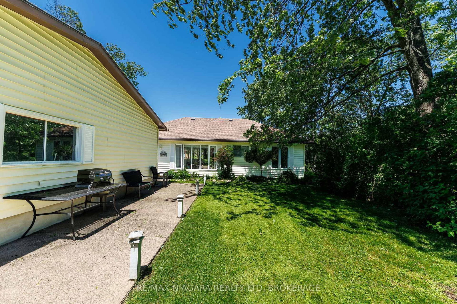 Detached House sold at 2997 Poplar Avenue, Fort Erie, Ontario, L0S 1N0 - Ridgeway - MLS: X13106940