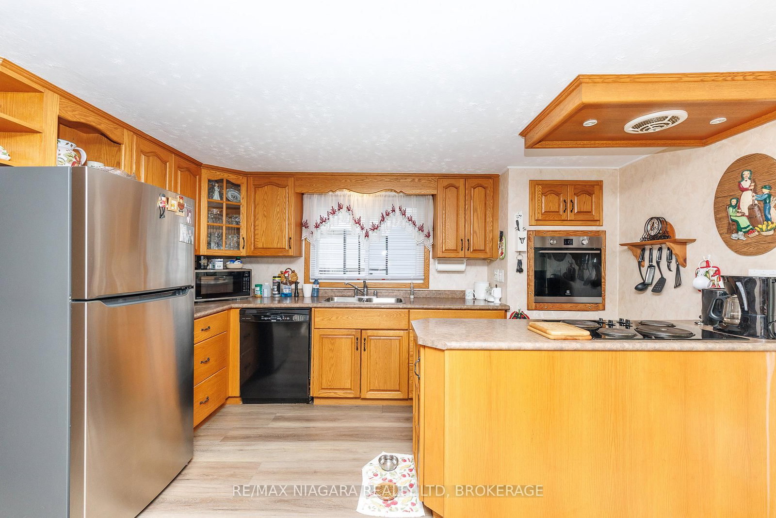 Detached House sold at 2997 Poplar Avenue, Fort Erie, Ontario, L0S 1N0 - Ridgeway - MLS: X13106940