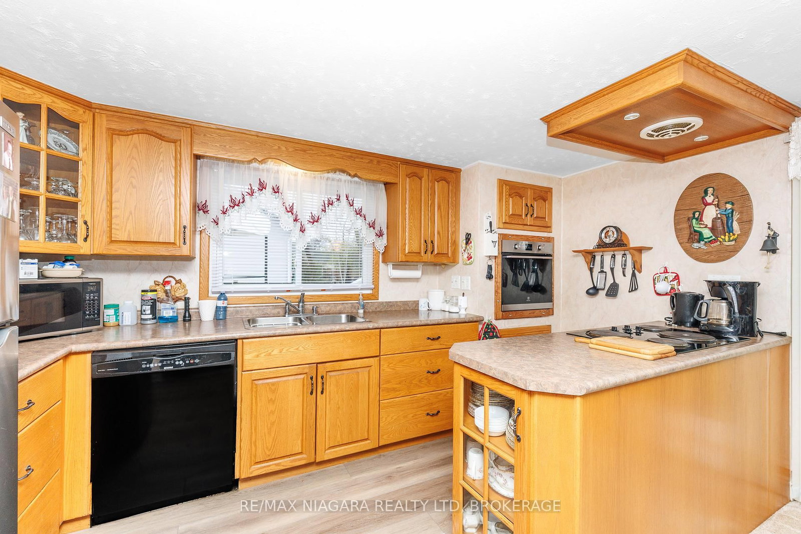Detached House sold at 2997 Poplar Avenue, Fort Erie, Ontario, L0S 1N0 - Ridgeway - MLS: X13106940