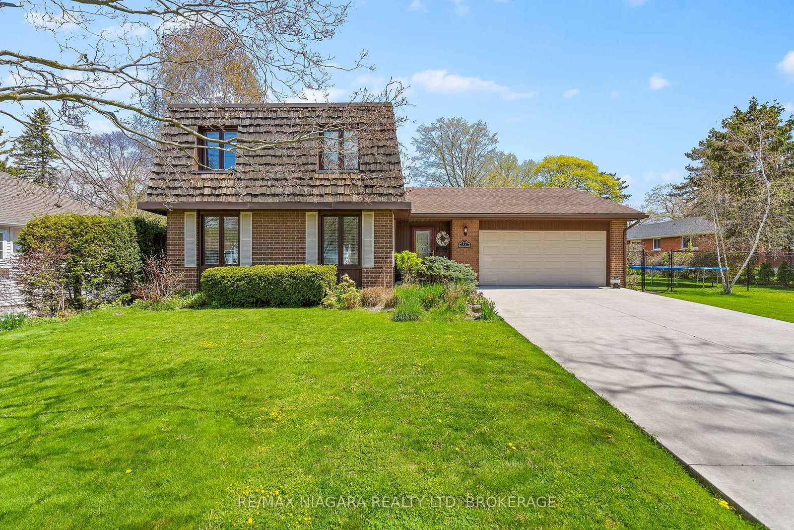 17 Walnut Street • Port Colborne, ON photo 1