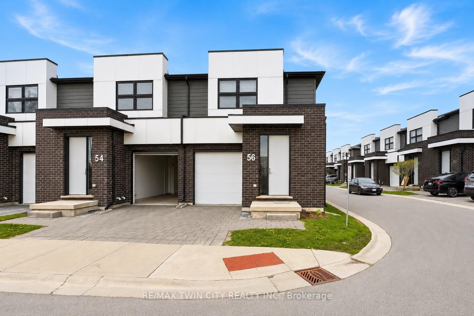 499 Sophia Crescent, Unit 56 - Photo 3