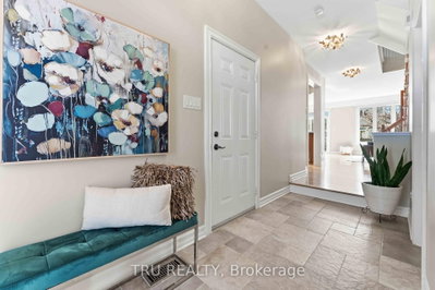 449 Celtic Ridge Crescent • Ottawa, ON photo 2