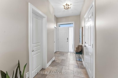 449 Celtic Ridge Crescent • Ottawa, ON photo 4