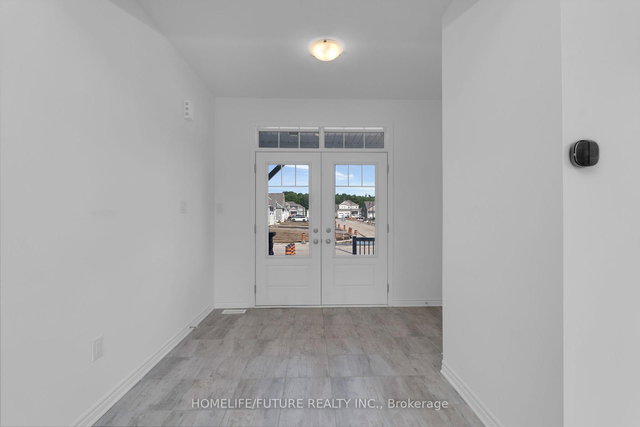 1 Dyer Crescent