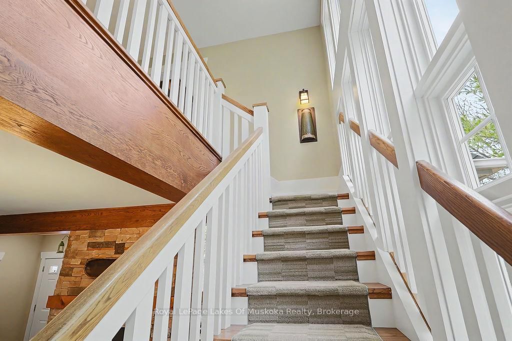 1020 BIRCH GLEN MAPLE COTTAGE week 5 Road • Lake of Bays, ON photo 21