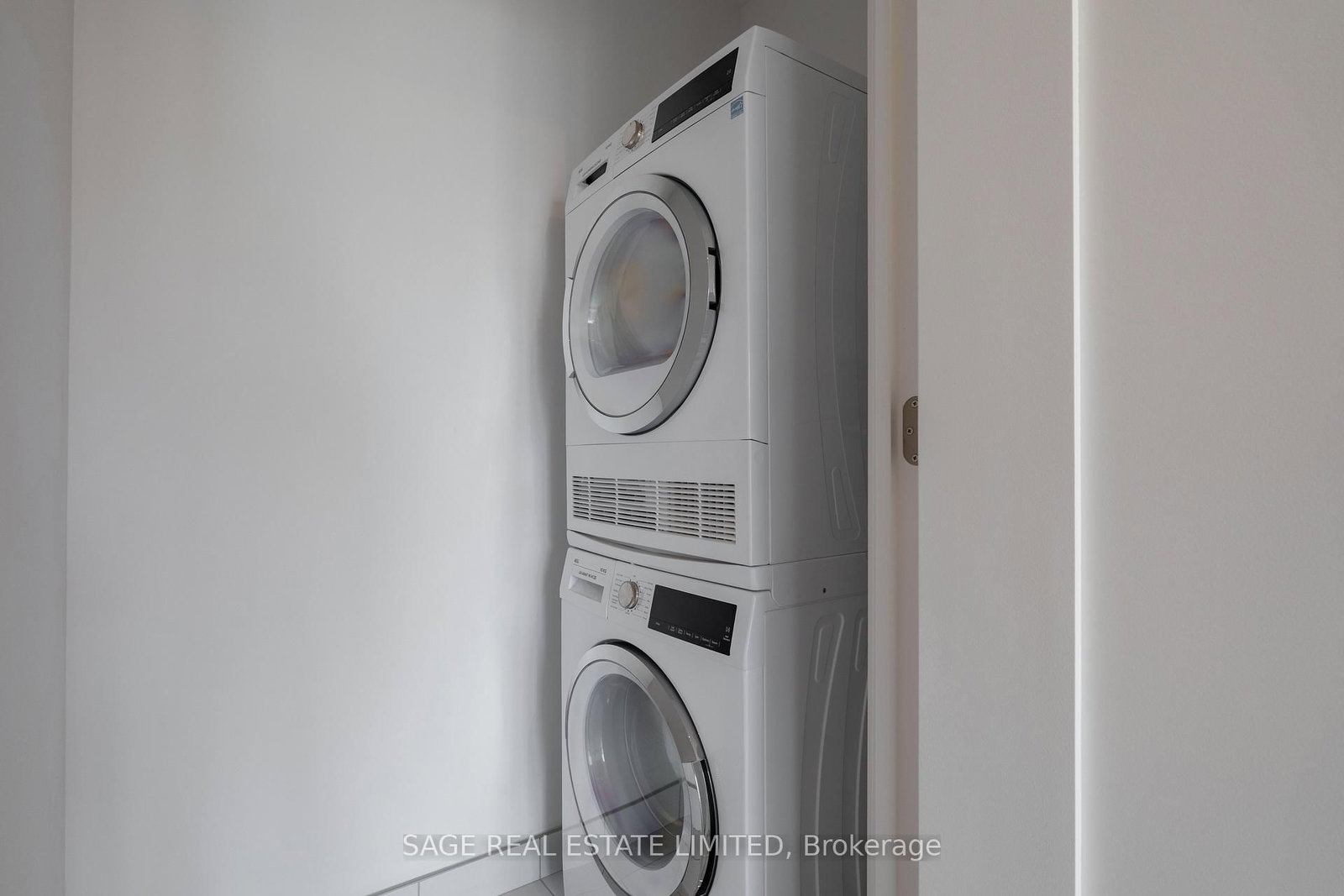 75 James Street S, Unit 1404 - Photo 10