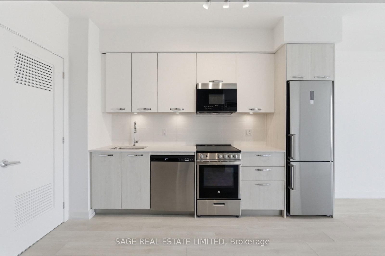 75 James Street S, Unit 1404 - Photo 2