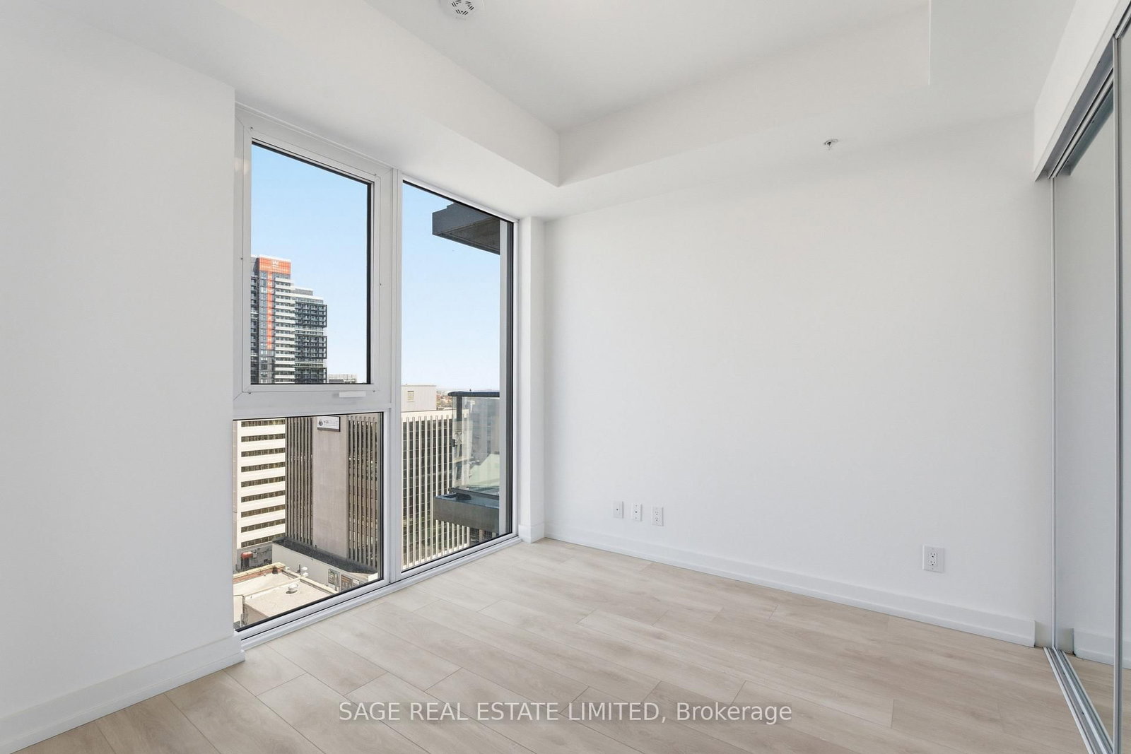 75 James Street S, Unit 1404 - Photo 4