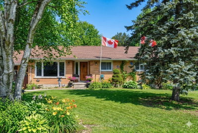 292 Wellington Street • North Huron, ON photo 2
