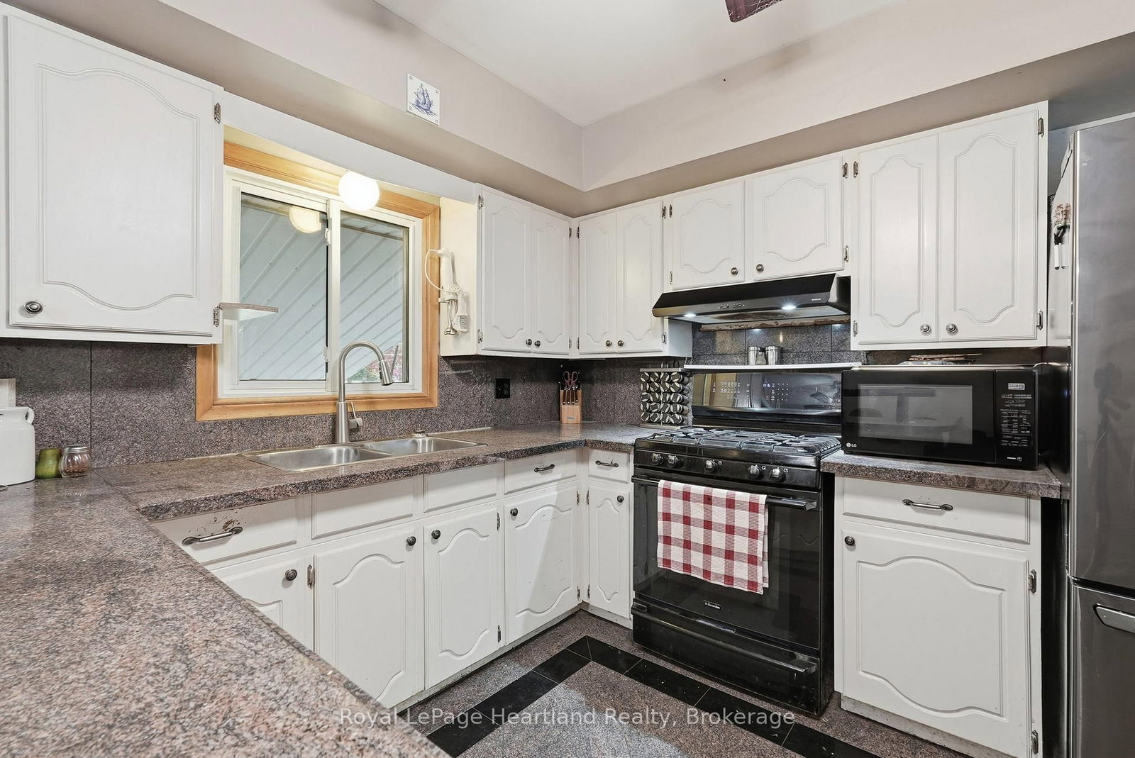 292 Wellington Street • North Huron, ON photo 8