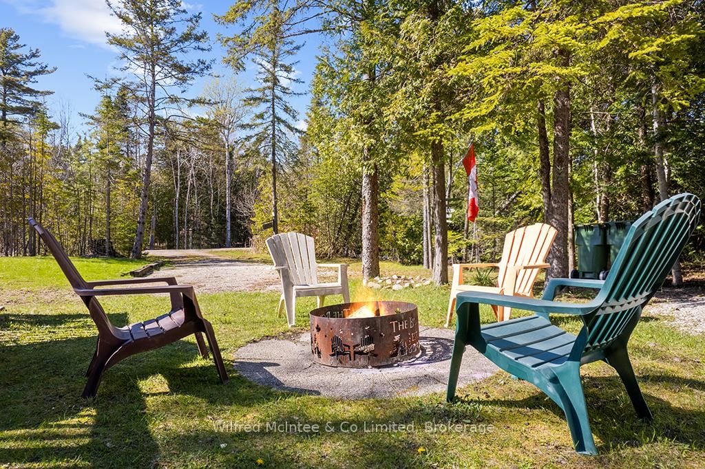 26 THOMPSON Avenue - Photo 11