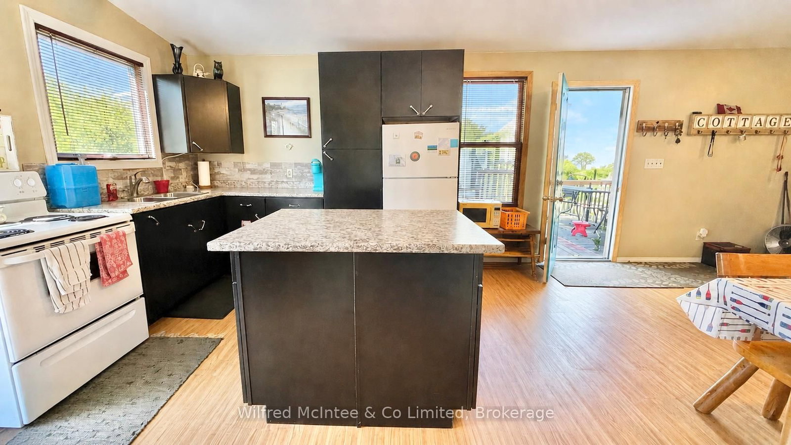 26 THOMPSON Avenue - Photo 33