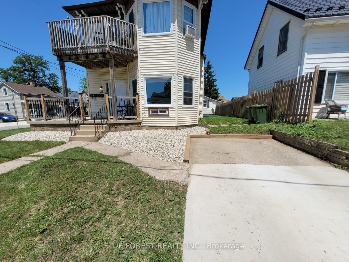 23 Barnes Street • St. Thomas, ON photo 2