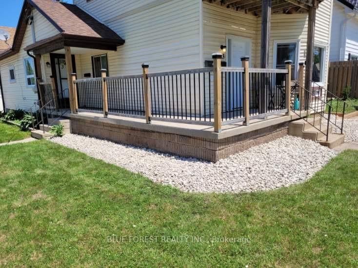 23 Barnes Street • St. Thomas, ON photo 3