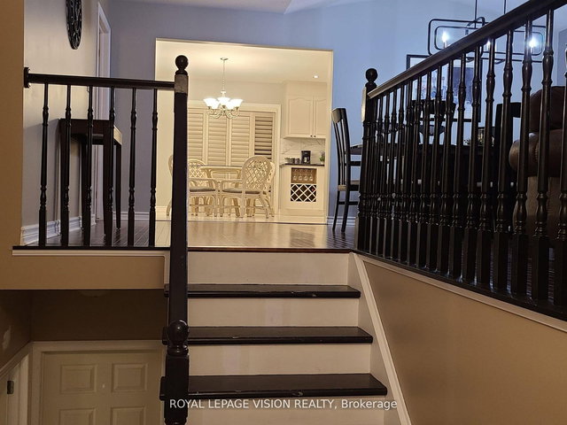8001 Woodsview Crescent