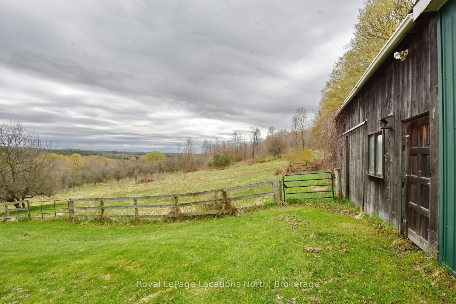 446070 Johnston's Side Road • Grey Highlands, ON photo 10
