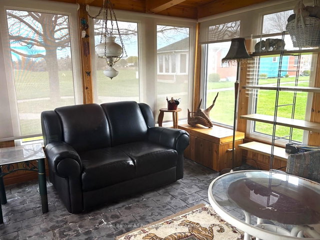 218 Bethune Crescent
