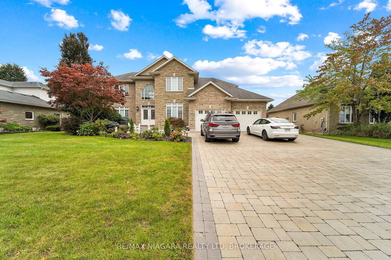 8018 Cathedral Dr, Niagara Falls, Ontario