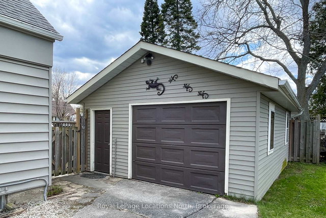 238 Trowbridge Street W