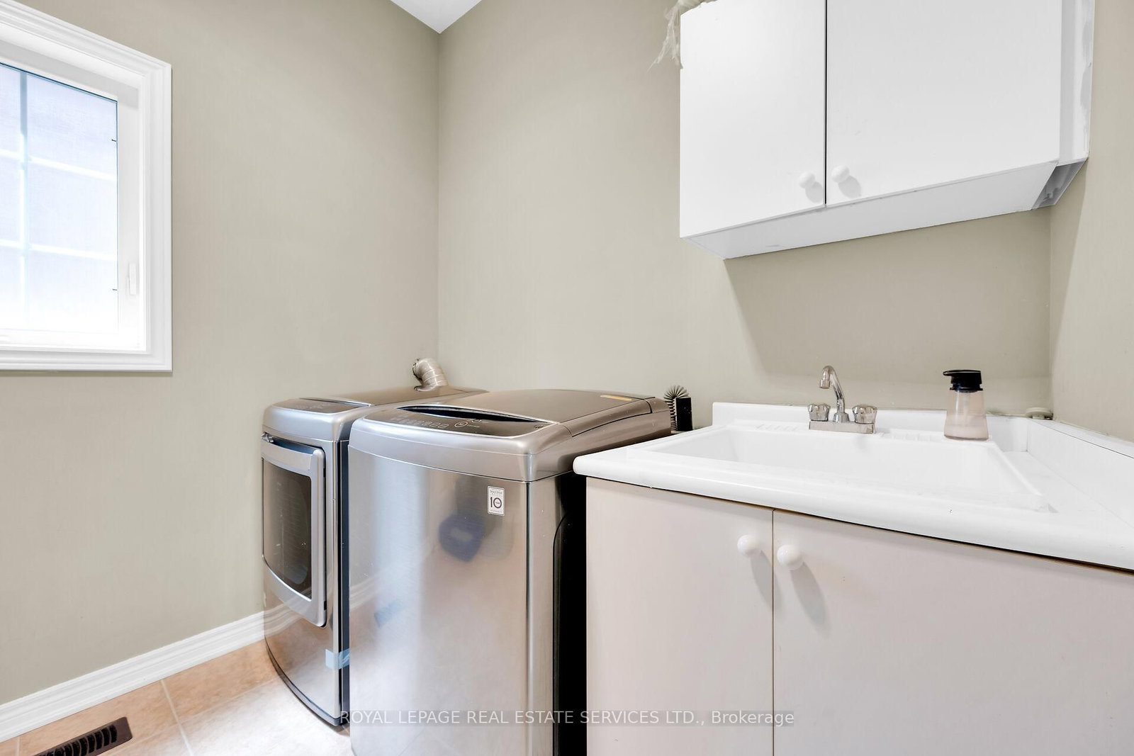 123 Attridge Crescent - Photo 17