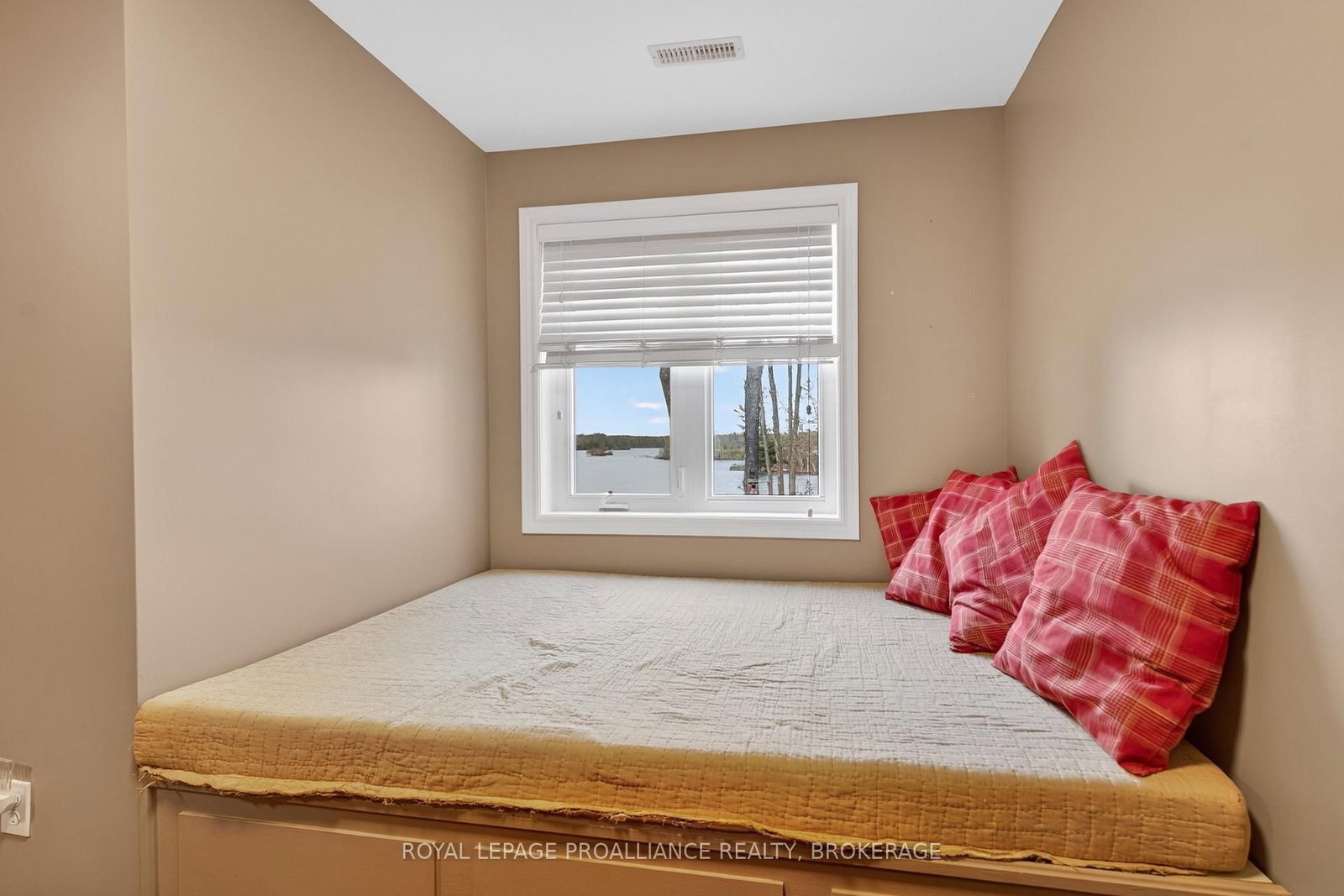 4194C Hiawatha Lane • Battersea, ON photo 25