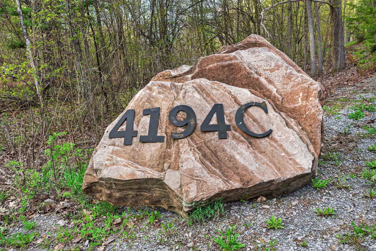 4194C Hiawatha Lane • Battersea, ON photo 4