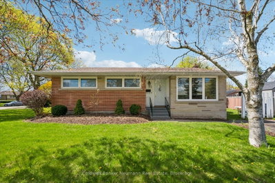 Detached House for sale at 92 Victoria Road, Guelph, Ontario, N1E 5H2 - St. George's - MLS: X13110516