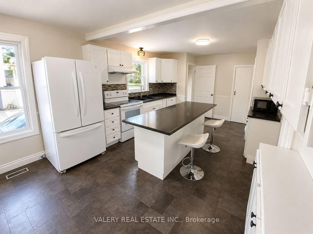 Main - 374 Edmonton Street