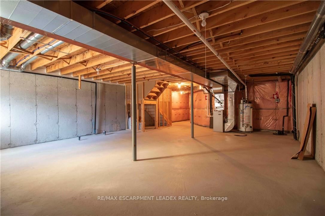 58 MAPLEVALE Drive - Photo 38
