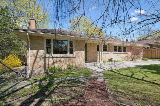 8 Harcourt Drive