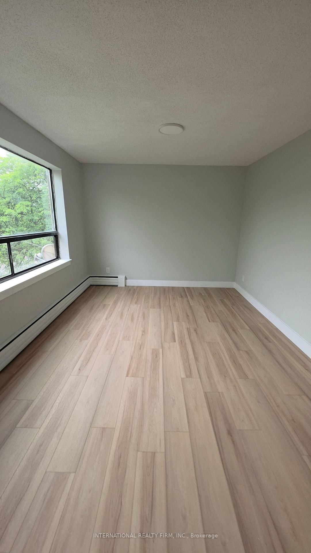 301 - 295 Melvin Avenue, Hamilton 4