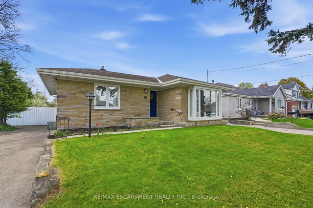 23 MCMASTER Avenue S