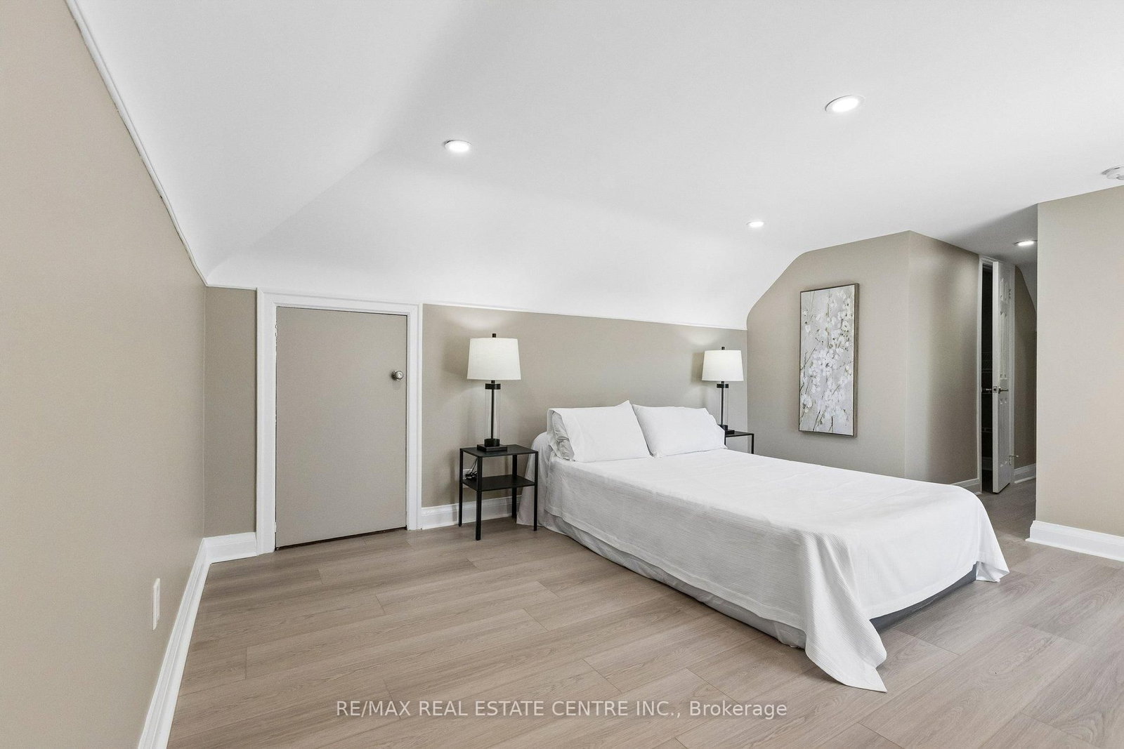 194 Silvercreek Parkway S - Photo 15