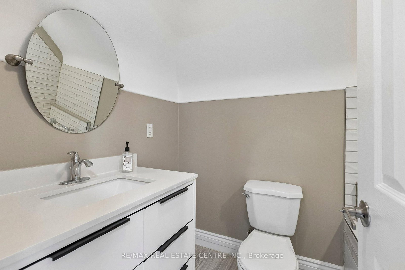 194 Silvercreek Parkway S - Photo 17