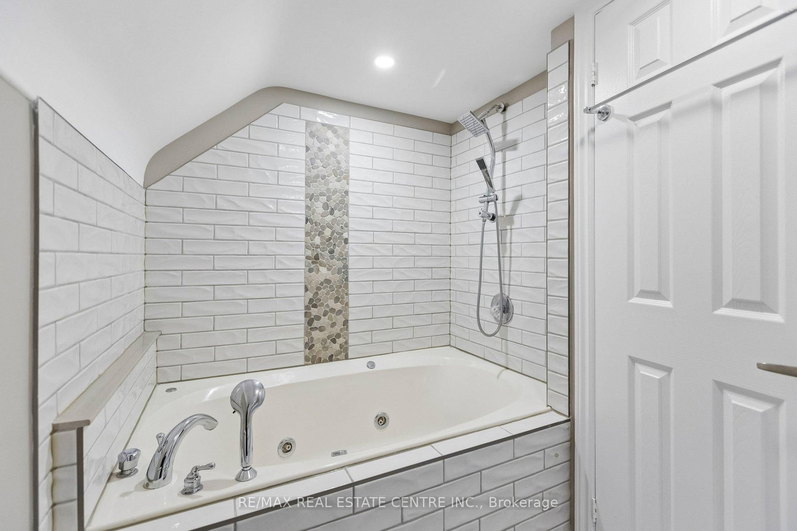 194 Silvercreek Parkway S - Photo 19