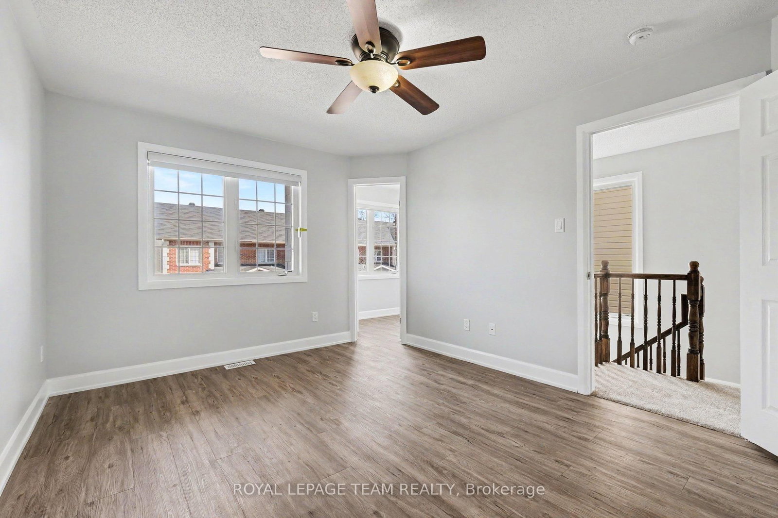 27 Dundalk Private • Ottawa, ON photo 14
