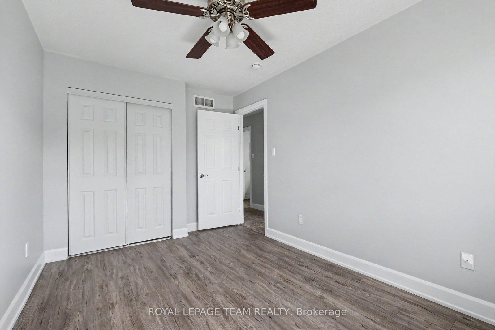 27 Dundalk Private • Ottawa, ON photo 20
