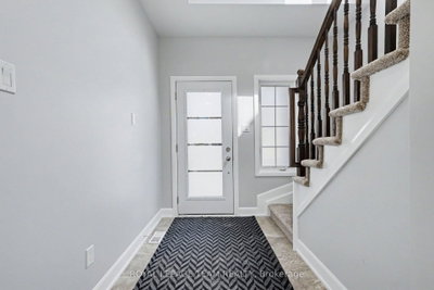 27 Dundalk Private • Ottawa, ON photo 4