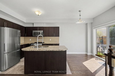 27 Dundalk Private • Ottawa, ON photo 8