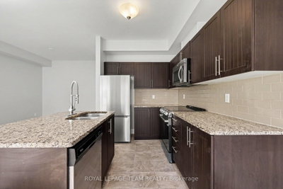 27 Dundalk Private • Ottawa, ON photo 9