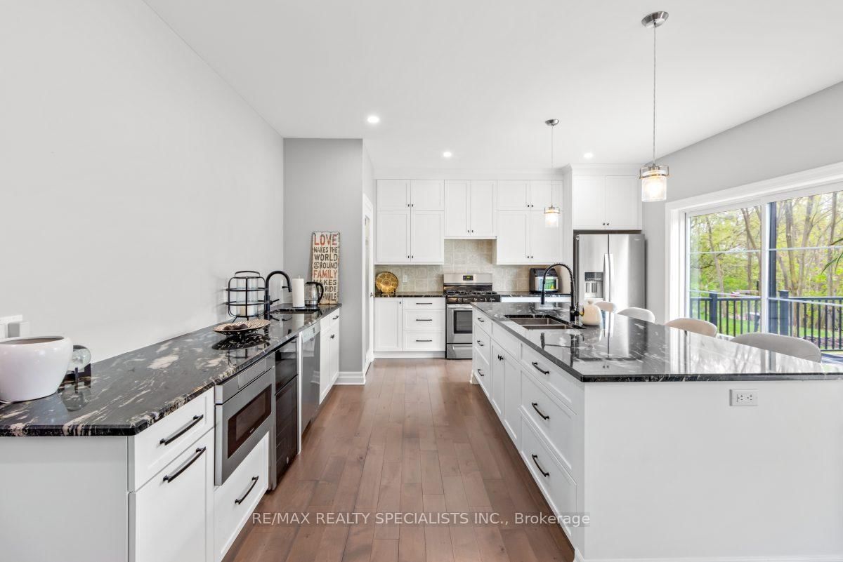 1076 7th Avenue • Hanover, ON photo 12