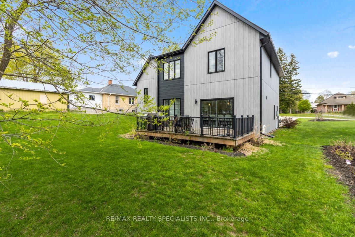 1076 7th Avenue • Hanover, ON photo 5