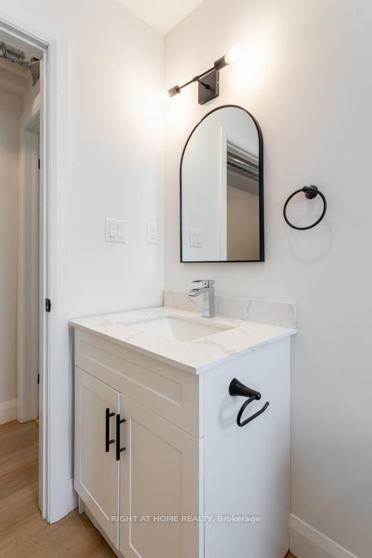 115 Catharine Street N, Unit 2 - Photo 17