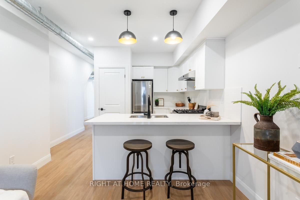 113 Catharine Street N, Unit 1 - Photo 6