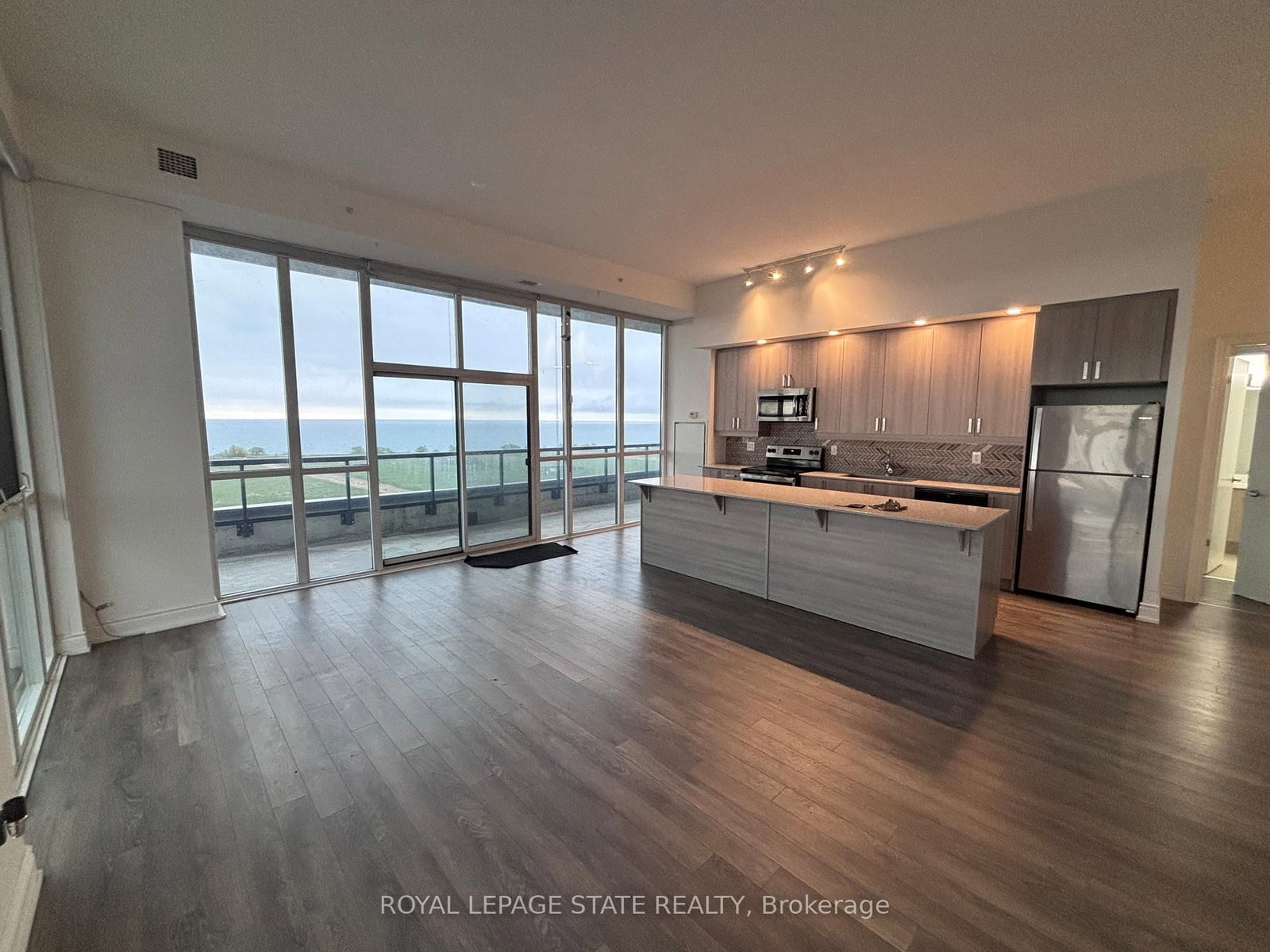 550 North Service Road, Unit 905 - Photo 2