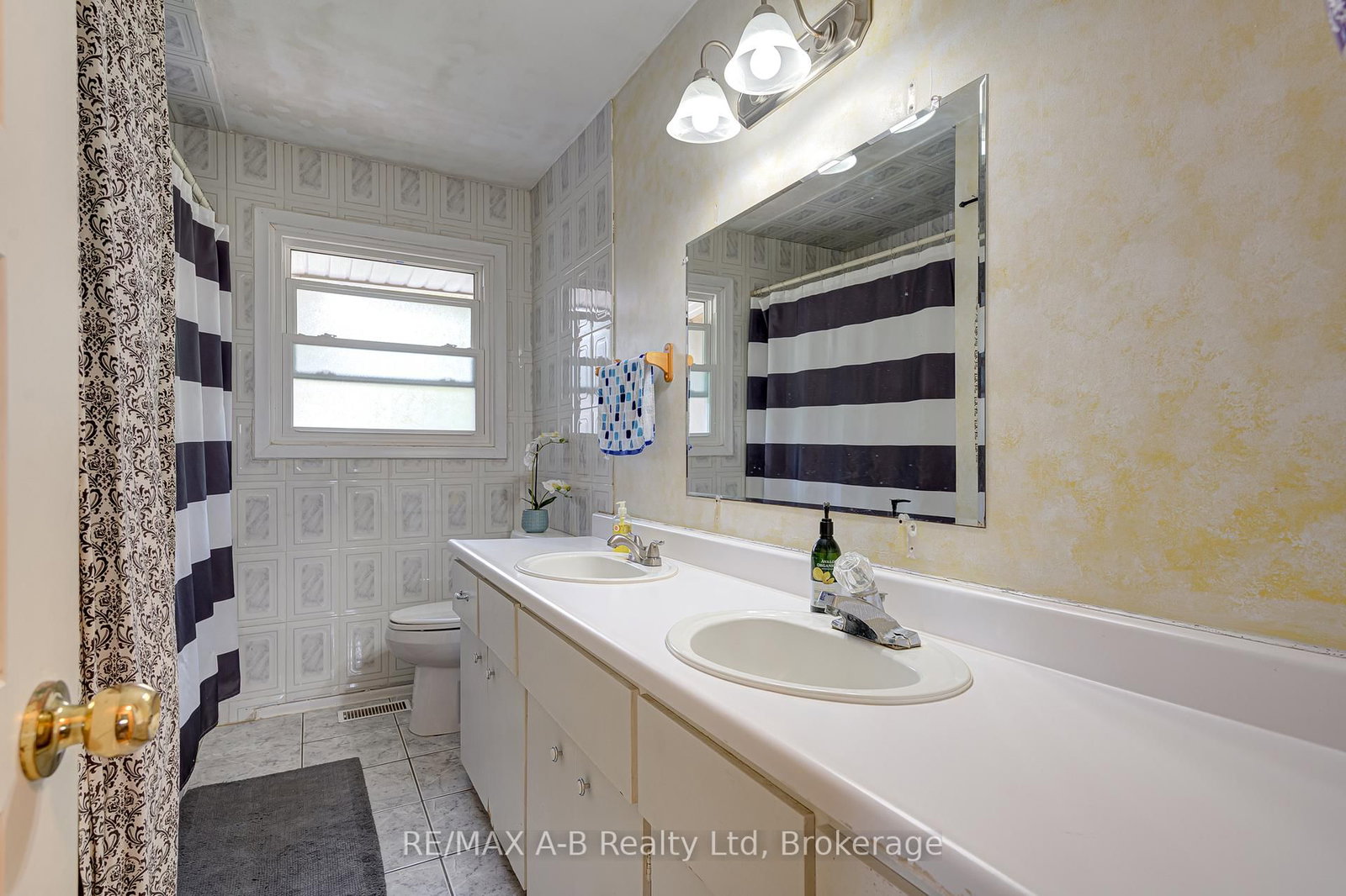 1241 - 1247 Colborne Street W • Brantford, ON photo 12